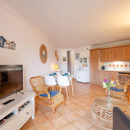 Les Pins Bleus App-02 By Interhome * Σαιντ-Μαξίμ